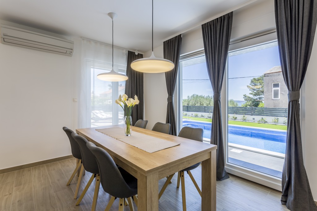 Dining Room & Pool Area
