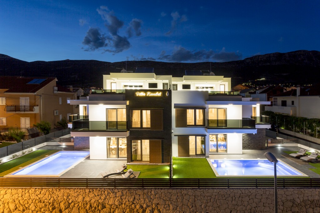 Villa Kambel By Night