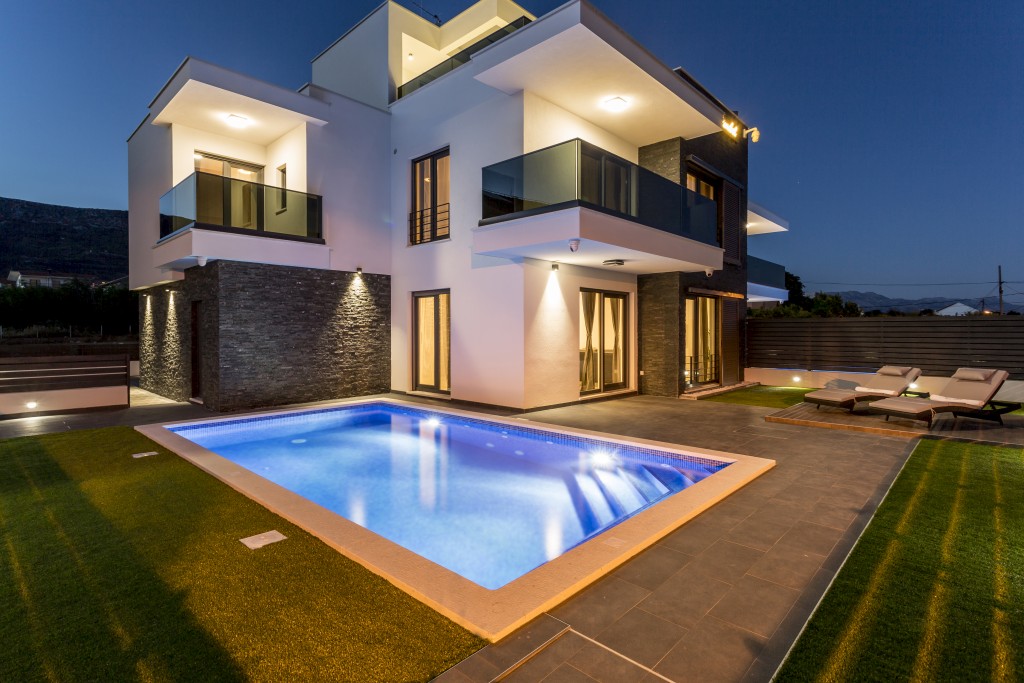 Villa Kambel West Night Atmosfere and Lighting