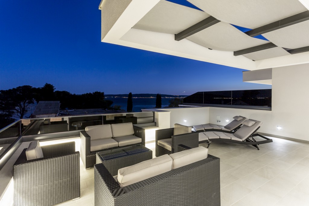 Relax Zone on Top of The Villa With Jacuzzi, Rattan Furniture and Sunbeads