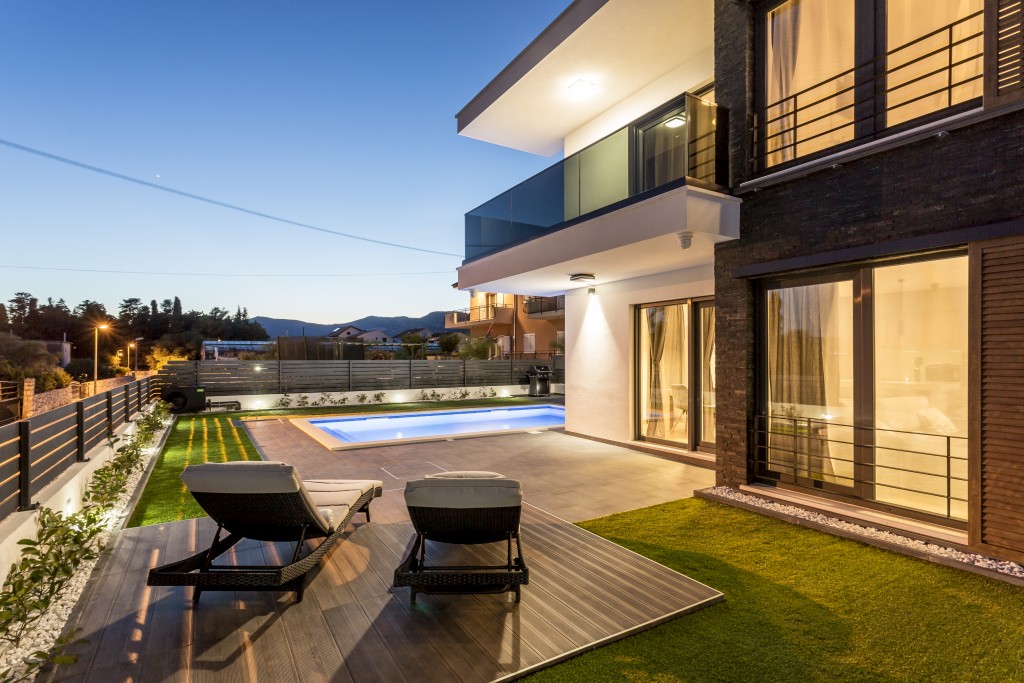 Villa Kambel West Sunset and Lighting